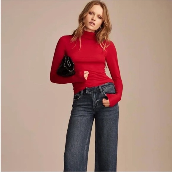 Banana Republic Scarlet Long Sleeve Tee - Picture 2 of 10